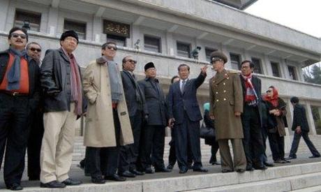 A delegation of Indonesia's People's Consultative Assembly led by chairman Sidarto Danusubroto visits P'anmunjo'm on 3 November 2013 (Photo: Rodong Sinmun).