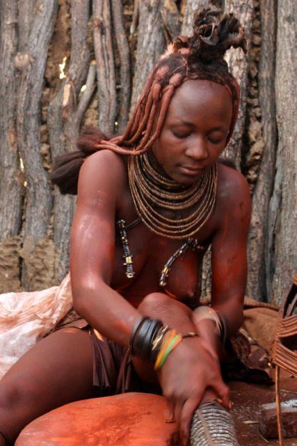 Mariana demonstrating how Himba women cover themselves in otjize, a mixture of butter fat and ochre