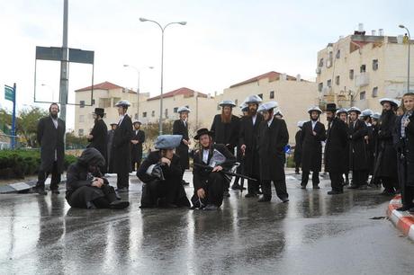 Protests in RBS over arrests of yeshiva bochurim for being AWOL from IDF