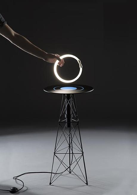 Electromagnetic Table Turns On Light Bulbs testa magnetic lamp