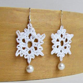 Free Crochet Pattern: Crochet Snowflake Earrings with Pearl Accent Tutorial
