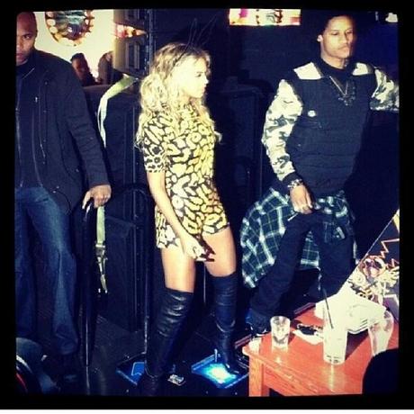 Beyoncé Has Album Release Party in Dave & Busters, NYC! (Pictures) Bb6XxVKIcAEBdZG_zps2a0d3816