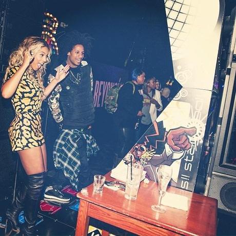 Beyoncé Has Album Release Party in Dave & Busters, NYC! (Pictures) bey3