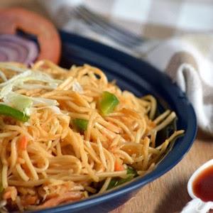 http://recipes.sandhira.com/hakka-noodles.html