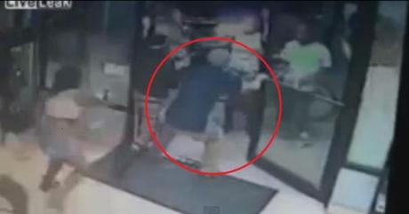 Black flash rob of Texas convenience store Texas black flash rob