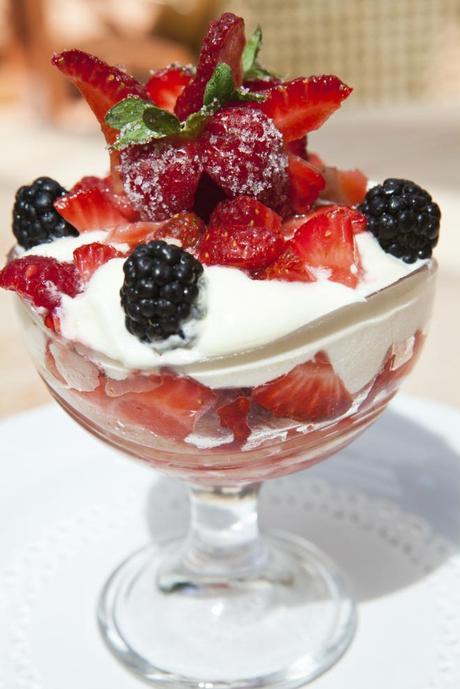 Good morning! What are you eating? YogurtParfaitwBlackberriesStraw