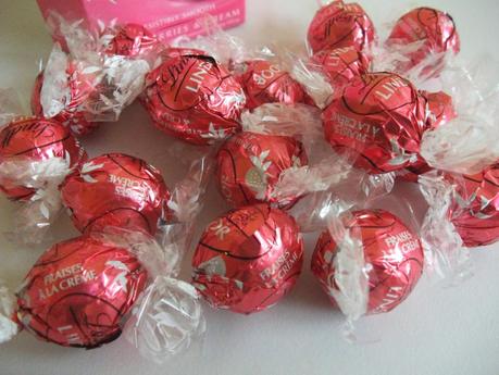 lindt lindor strawberries and cream