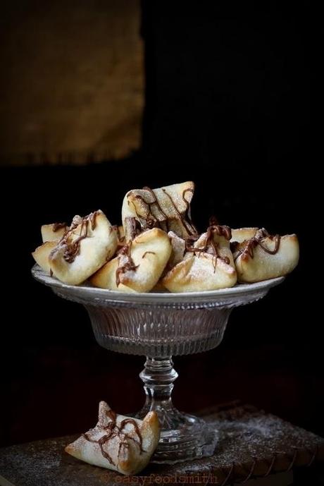 NUTS & NUTELLA FILLED SAMOSA (BAKED) NUTS & NUTELLA FILLED SAMOSA (BAKED)