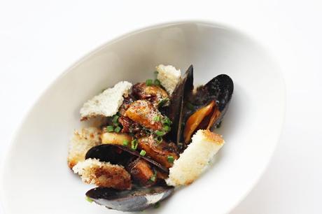 Pan fried mussels with chives & croutons #158