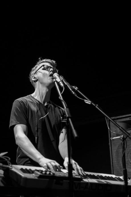 DSC 3217 532x800 SAN FERMIN AND SON LUX PLAYED BOWERY BALLROOM [PHOTOS]