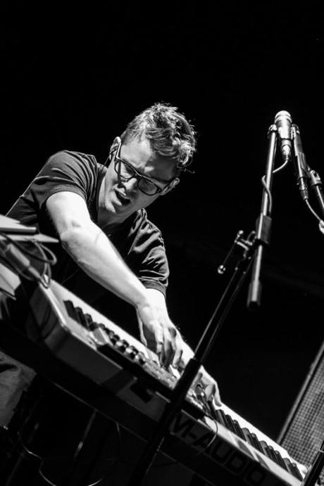 DSC 3219 532x800 SAN FERMIN AND SON LUX PLAYED BOWERY BALLROOM [PHOTOS]