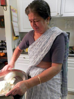 Channar Jilipi - Ma kneading