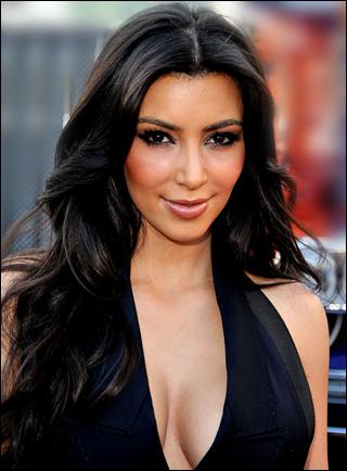 Hey girl I don't think you got enough make up on I want Kim Kardashian to 
