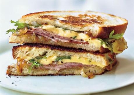 http://recipes.sandhira.com/kale-and-caramelized-onion-grilled-cheese.html