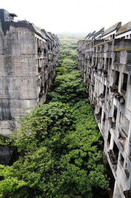 29 Amazing Abandoned Places Around the World abandoned places 2