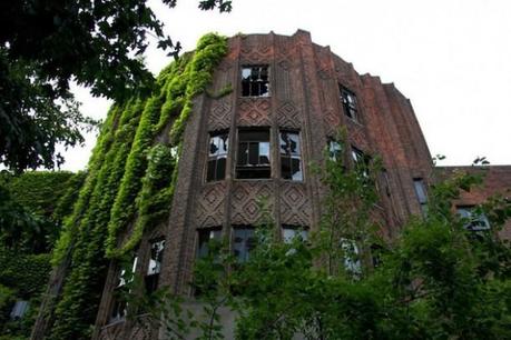 29 Amazing Abandoned Places Around the World abandoned places 5