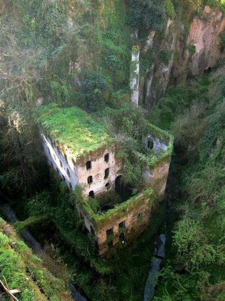 29 Amazing Abandoned Places Around the World abandoned places 9