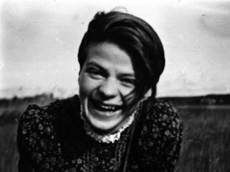 Sophie Scholl, photograph by Werner Scholl. - sophie-scholl-and-the-white-rose-L-AYydni