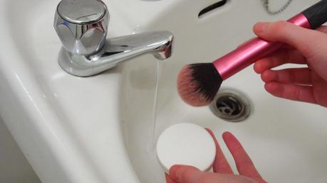 Beautyblender Solid Cleanser. Beautyblender Solid Cleanser.