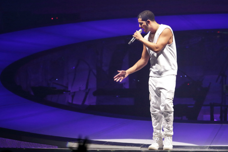 Video: @Drake Performs New Song “Days In The East” In Birmingham Last Night! 1395457807_drake_new_bermingham_675x450_34
