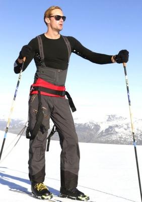 Alexander Skarsgård walking to the South Pole