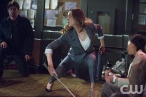 TV Review: Arrow, “Birds of Prey” (S2/EP17) – Send the Darkness Away Plus, as a nod to the