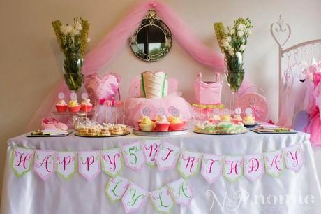 An Irish Dance or two and some Irish Fairies and what do you get? a gorgeous Birthday party for the Lovely Lyla by Nomie Boutique stationery and Naatje Patisserie Cupcakes and Cakes.