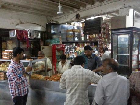 City Update : B Merwan &Co; Breakfast, Nariman Point, Ban Ganga