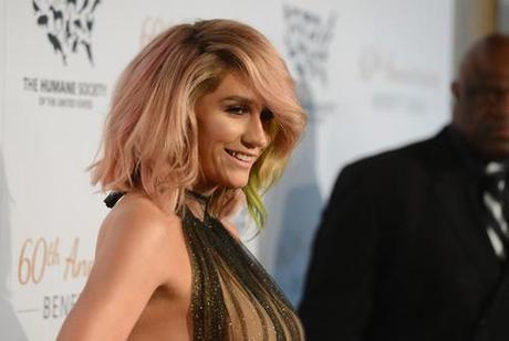 Ke$ha Sings “Drunk In Love” Ke$ha Sings “Drunk In Love”