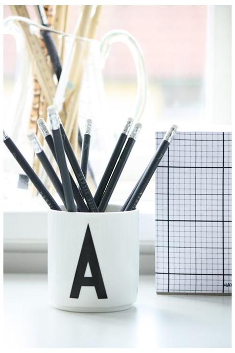 Must Haves for My Desk Lepo urejena mizica pripomore k produktivnejťemu delu (edino, �e nisi moje sorte, ker potrebujem kreativen nered za ustvarjanje ;)