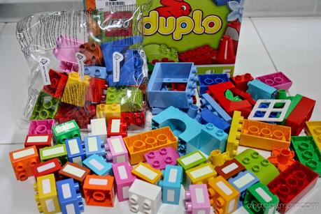 Spread L-o-v-e #8 - Build, spell and learn with LEGO Duplo