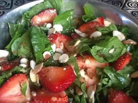 A 60′s Themed Party: Dressing up Spinach Strawberry Salad