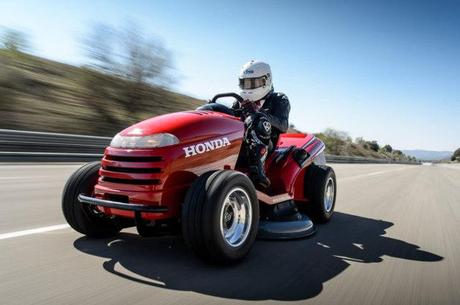 worlds-fastest-lawnmower-honda