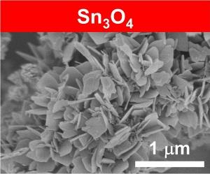 Electron microscope imagery of Sn3O4 catalyst. The synthesized material is a collection of microsized (one millionth of a meter) flaky crystals.