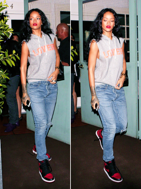 Rihanna Returns To Favorite Restaurant Rihanna Returns To Favorite Restaurant