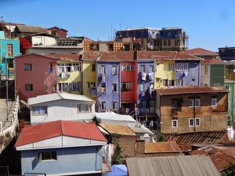 The buildings of Valparaiso that do not have murals get into the art scene too!