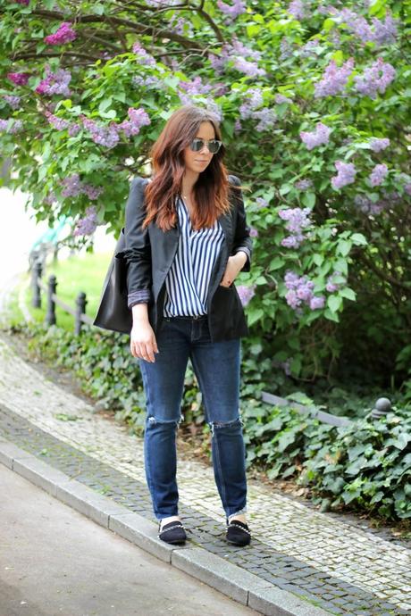fashion blogger, germany, deutschland, berlin, stripes, basics, spring basics, 2014, trends, spring, ripped jeans, structured blazer, stacked rings, golden, black tote, bag, nude nail polish, spiked black loafers, zara, vertical stripes, how to wear it, mirrored sunglasses, dark ombre hair, lose waives hairstyle