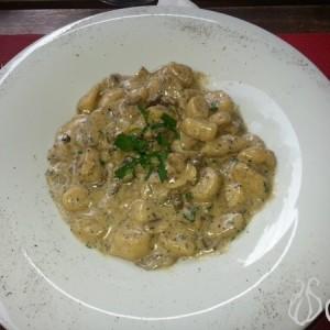 Luigi Cucina Italiana: A Blast from the Seventies in Search of an Identity Luigi_Italian_Restaurant_Achrafieh08