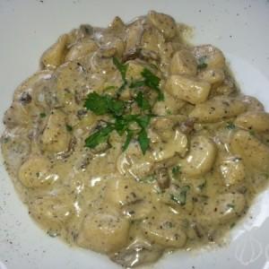 Luigi Cucina Italiana: A Blast from the Seventies in Search of an Identity Luigi_Italian_Restaurant_Achrafieh07