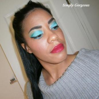 Face Of The Day: Seafoam Green + Red Lips