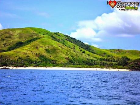Calaguas Island; Paradise that hides behind large waves.