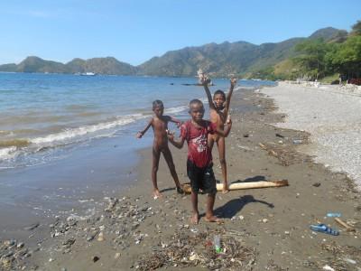 Backpacking in East Timor: Visiting the Jesus Statue at Cape Fatucama kids in dili east timor