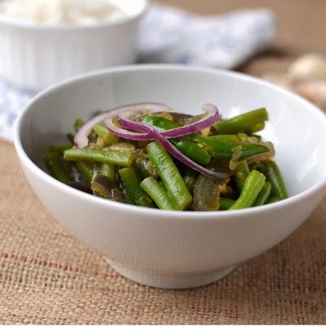 Tripura -- Kosoi Bwtwi (Green Beans & Garlic Curry)