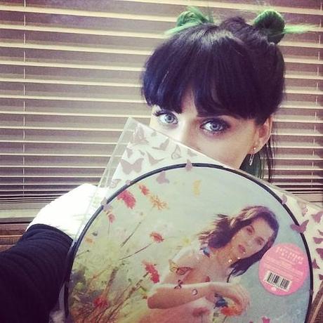 Preview Of Katy Perry ‘Prism’ Acoustic Version