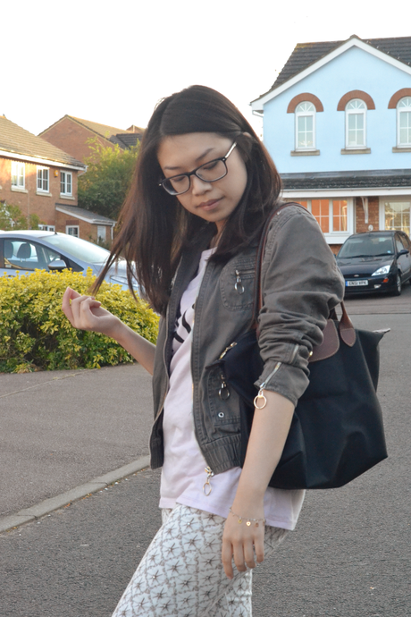 Daisybutter - UK Style and Fashion Blog: what i wore, how to style slogan t-shirts, 7 For All Mankind jeans, daisy t-shirt, Longchamp Le Pliage