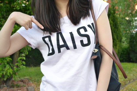 Daisybutter - UK Style and Fashion Blog: what i wore, how to style slogan t-shirts, 7 For All Mankind jeans, daisy t-shirt, Longchamp Le Pliage