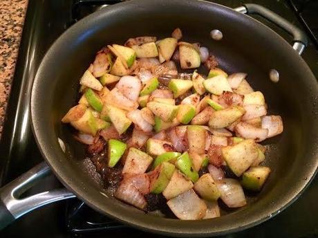 Paprika Rubbed Pork Tenderloin with Caramalized Apples and Onions Paprika Rubbed Pork Tenderloin with Caramalized Apples and Onions