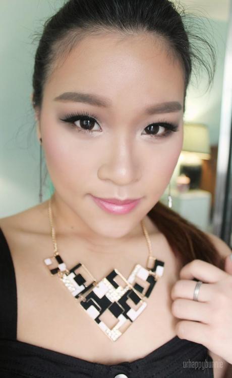 Dress Lily Accessories and Sexy Date Night Makeup Look Dress Lily Accessories and Sexy Date Night Makeup Look