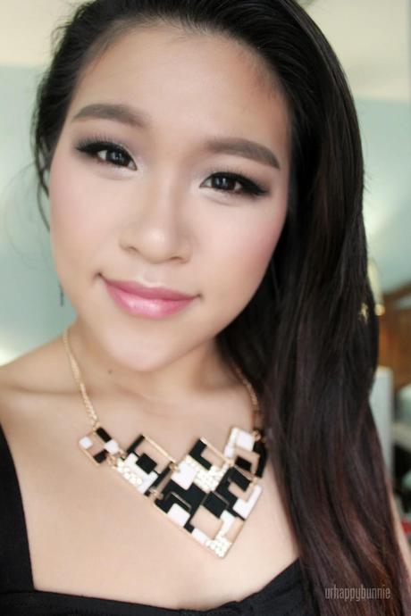 Dress Lily Accessories and Sexy Date Night Makeup Look Dress Lily Accessories and Sexy Date Night Makeup Look