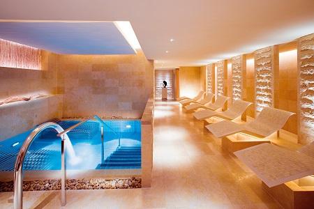 The spa-man; a facial experience at The Oriental Spa, The Landmark Hotel, Hong Kong The spa-man; a facial experience at The Oriental Spa, The Landmark Hotel, Hong Kong,